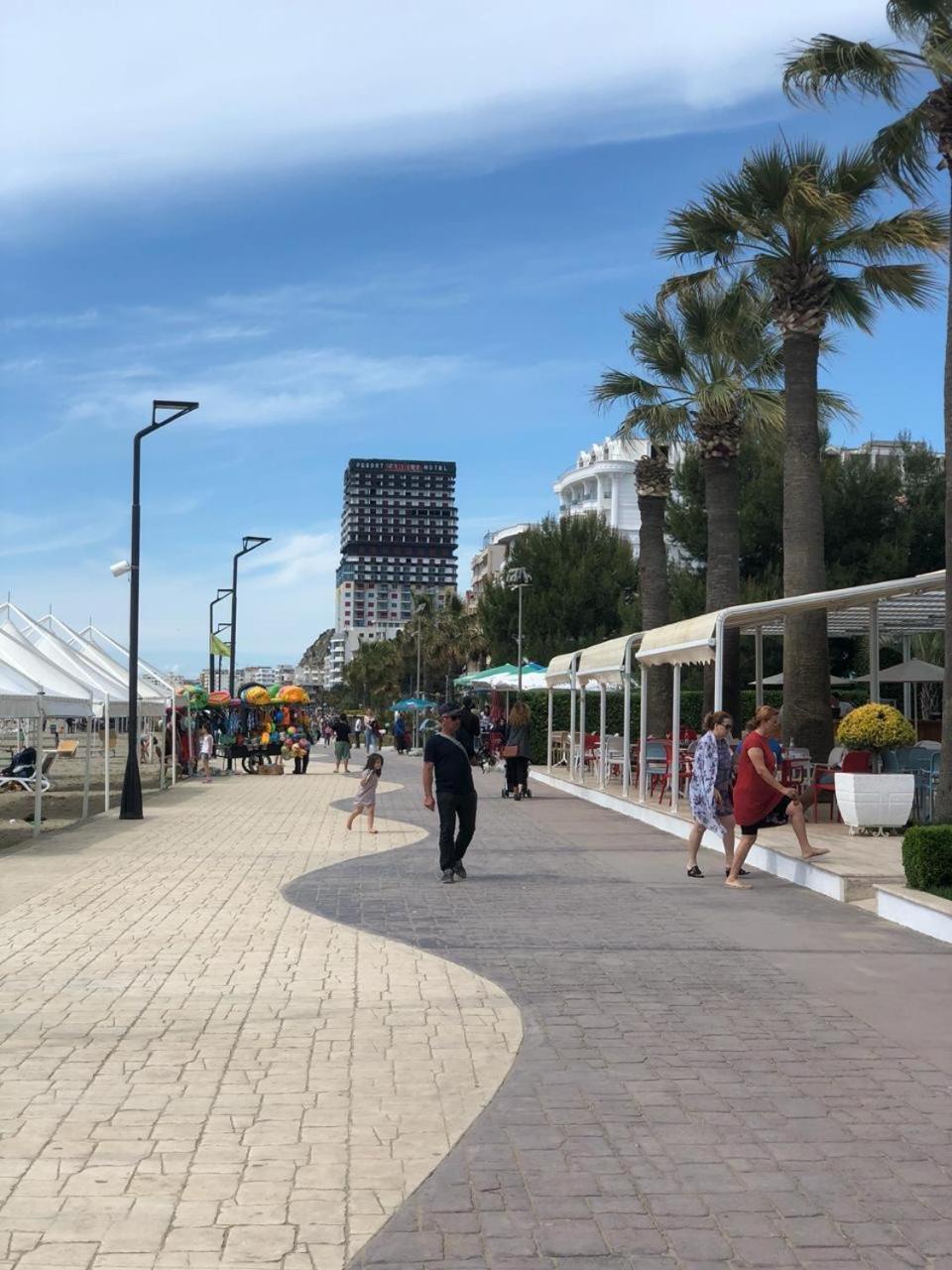Don Robert * Durrës